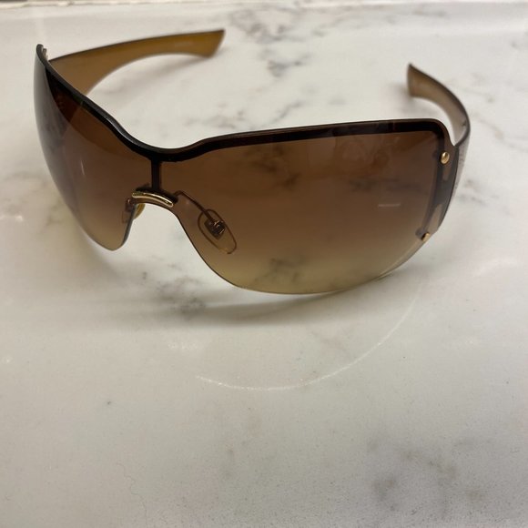 Gucci Shield Sunglasses - Picture 4 of 4